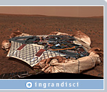 Questa immagine panoramica, trasmessa alla NASA da Spirit, può riassumere il viaggio del rover dal modulo di atterraggio alla destinazione finale verso le colline orientali (distanti circa 3 chilometri). Immagini come questa, dopo essere state trasmesse assieme ad altri dati alla realtà virtuale in 3D creata da Viz e dalla grafica NVIDIA, consentono agli scienziati di programmare in modo ottimale la rotta dei moduli di esplorazione. Immagine cortesemente offerta da NASA/JPL/Cornell.